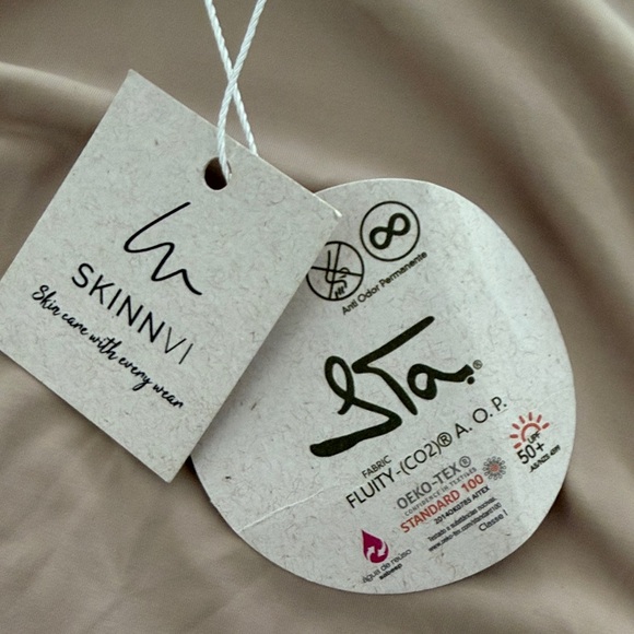 SKINNVI Beige High-Neck Crop Top Size Small - Picture 4 of 4